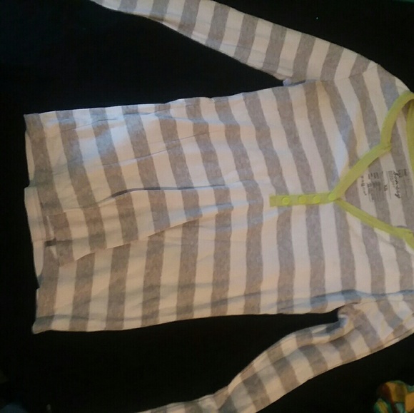 Gap shirt - Picture 2 of 2